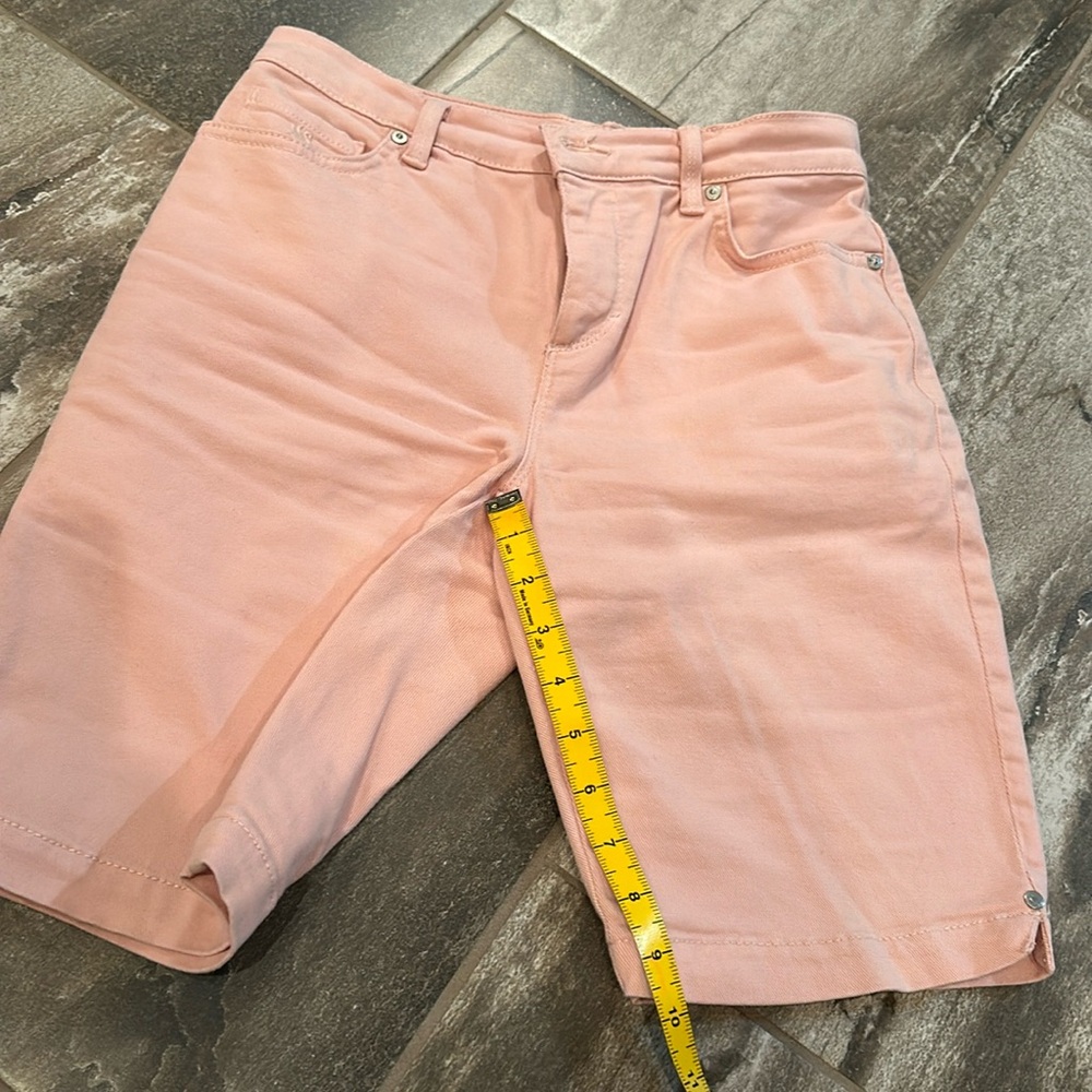 Gloria Vanderbilt slimming Bermuda